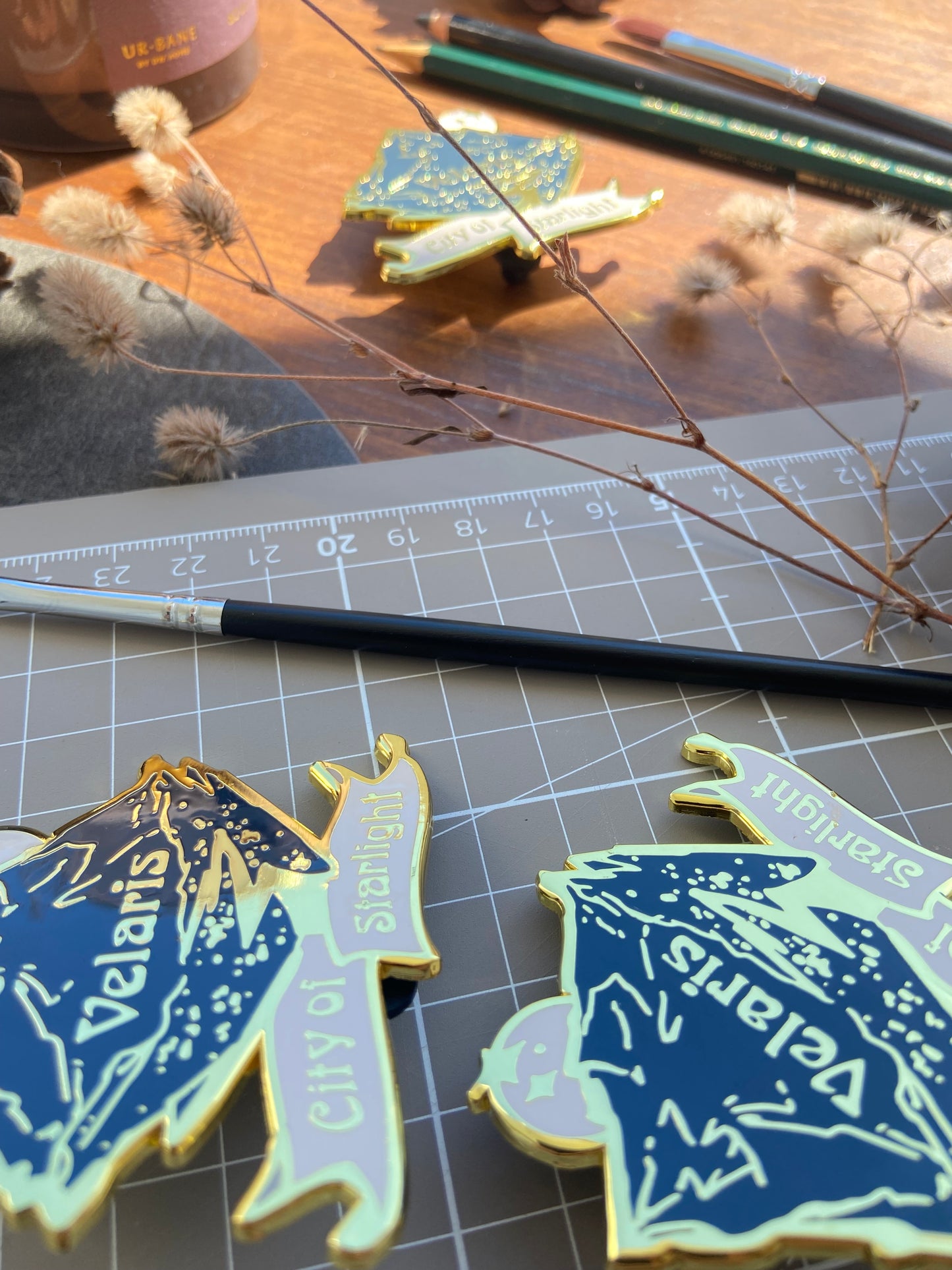 Velaris - City of starlight ✧Enamel Pin✧ with a free gift